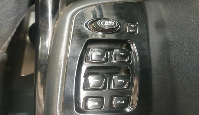 2022 Mahindra XUV700 AX 7 LUXURY D AWD AT 7 STR, Diesel, Automatic, 1,71,131 km, interior