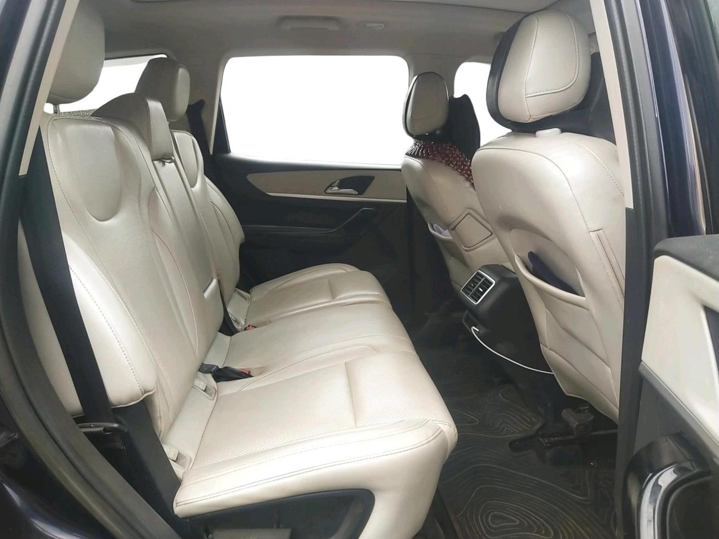 2022 Mahindra XUV700 AX 7 LUXURY D AWD AT 7 STR, Diesel, Automatic, 1,80,000 km, interior
