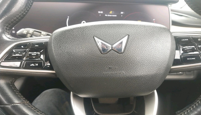 2022 Mahindra XUV700 AX 7 LUXURY D AWD AT 7 STR, Diesel, Automatic, 1,71,131 km, interior