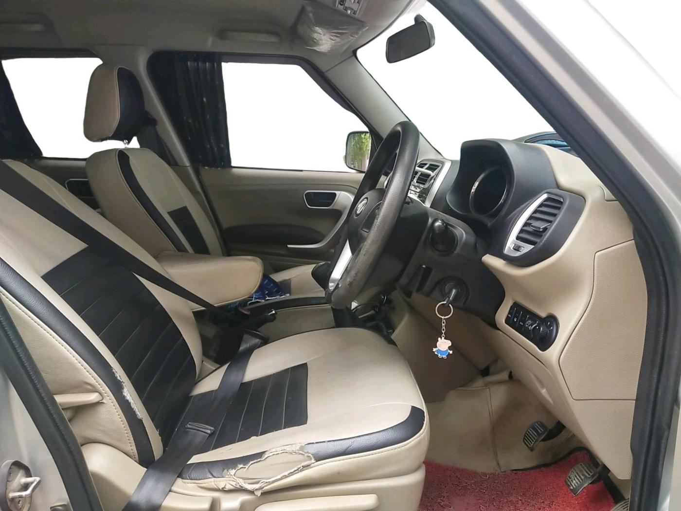 2017 Mahindra TUV300 T8, Diesel, Manual, 1,24,612 km, interior