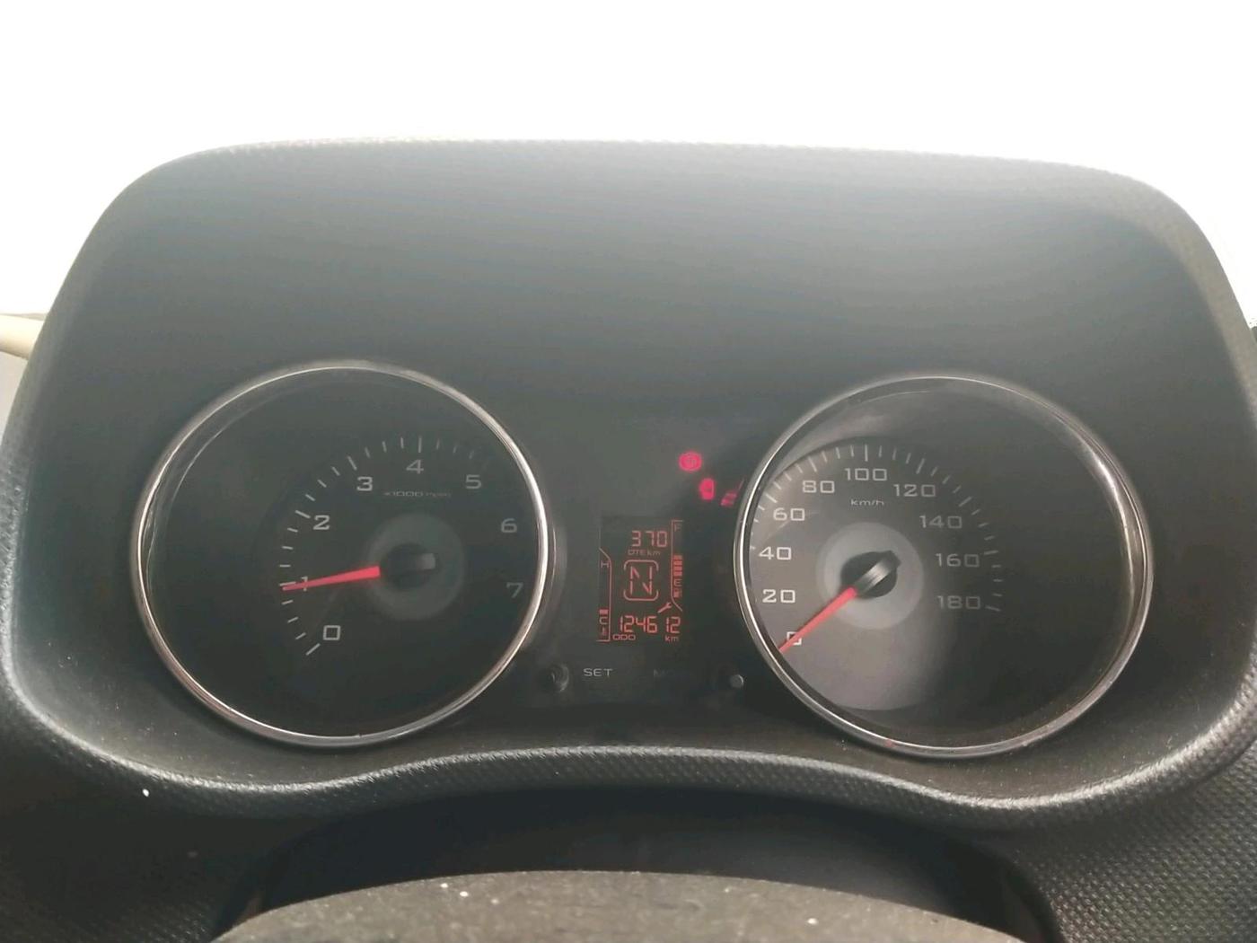 2017 Mahindra TUV300 T8, Diesel, Manual, 1,24,612 km, interior