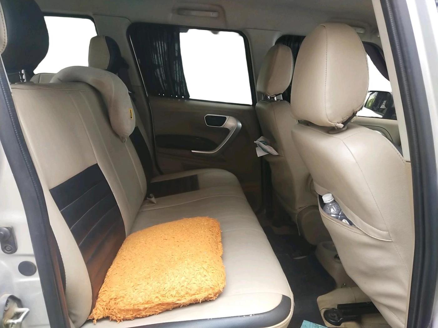 2017 Mahindra TUV300 T8, Diesel, Manual, 1,24,612 km, interior