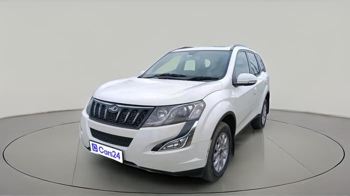 2017 Mahindra XUV500 W10, Diesel, Manual, 2,12,574 km, exterior