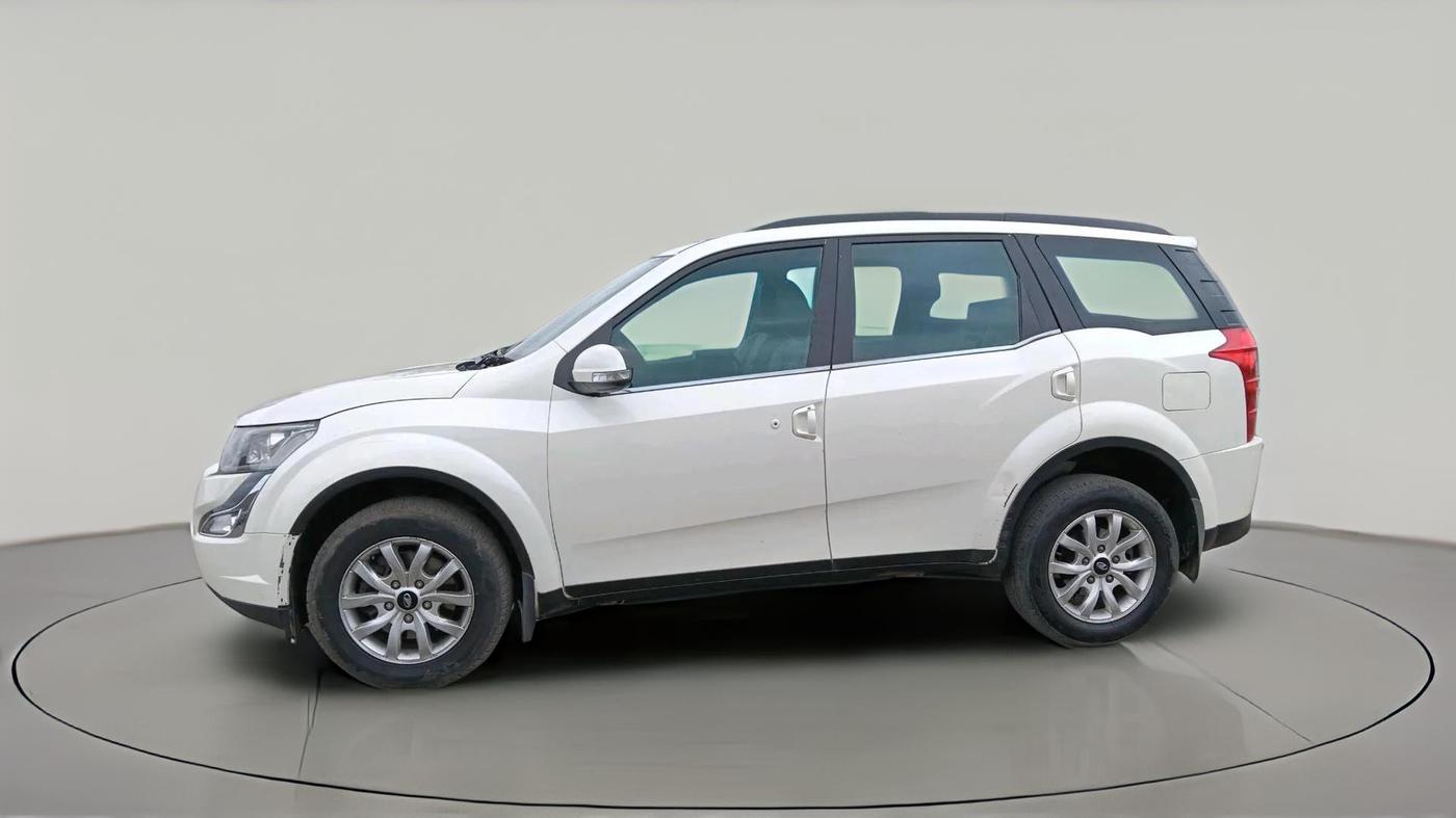 2017 Mahindra XUV500 W10, Diesel, Manual, 2,12,574 km, exterior