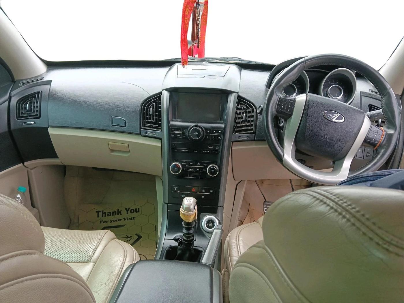 2017 Mahindra XUV500 W10, Diesel, Manual, 2,12,574 km, interior