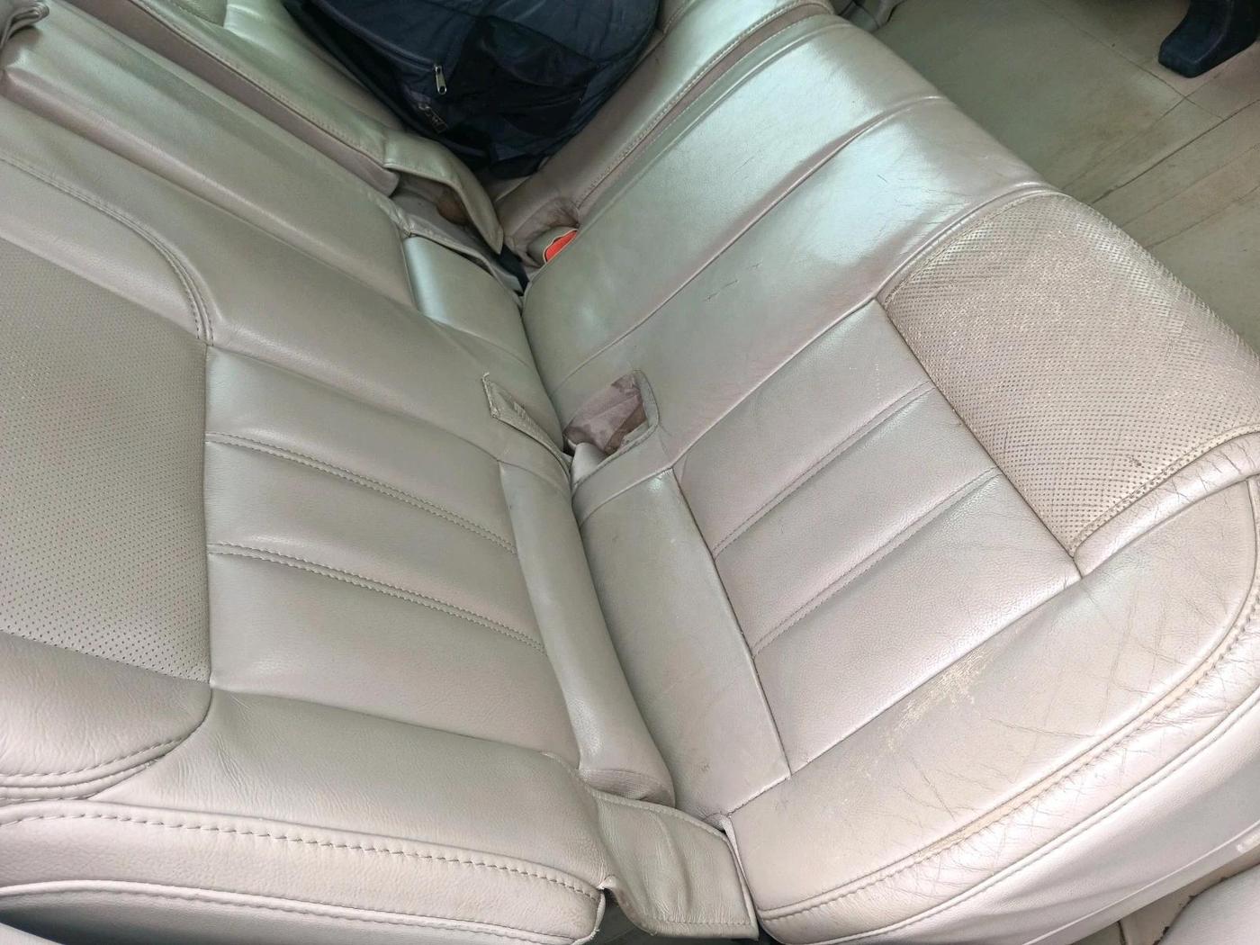 2017 Mahindra XUV500 W10, Diesel, Manual, 2,12,574 km, interior