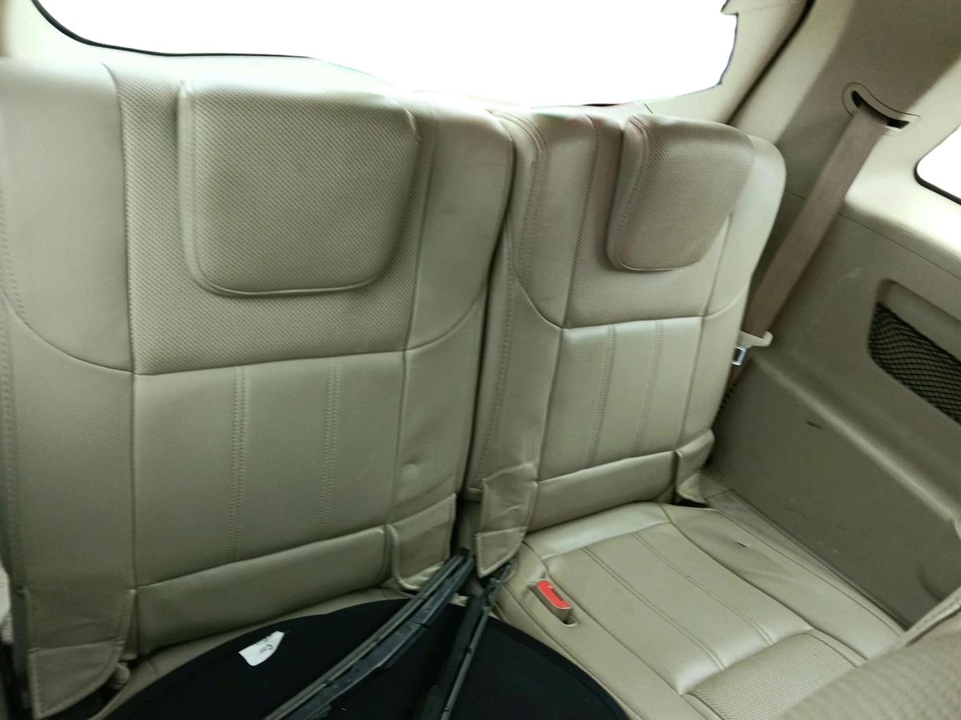 2017 Mahindra XUV500 W10, Diesel, Manual, 2,12,574 km, interior