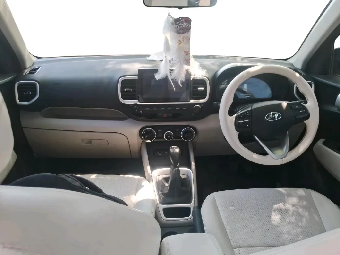 2024 Hyundai VENUE S(O) 1.2, Petrol, Manual, 33,614 km, interior