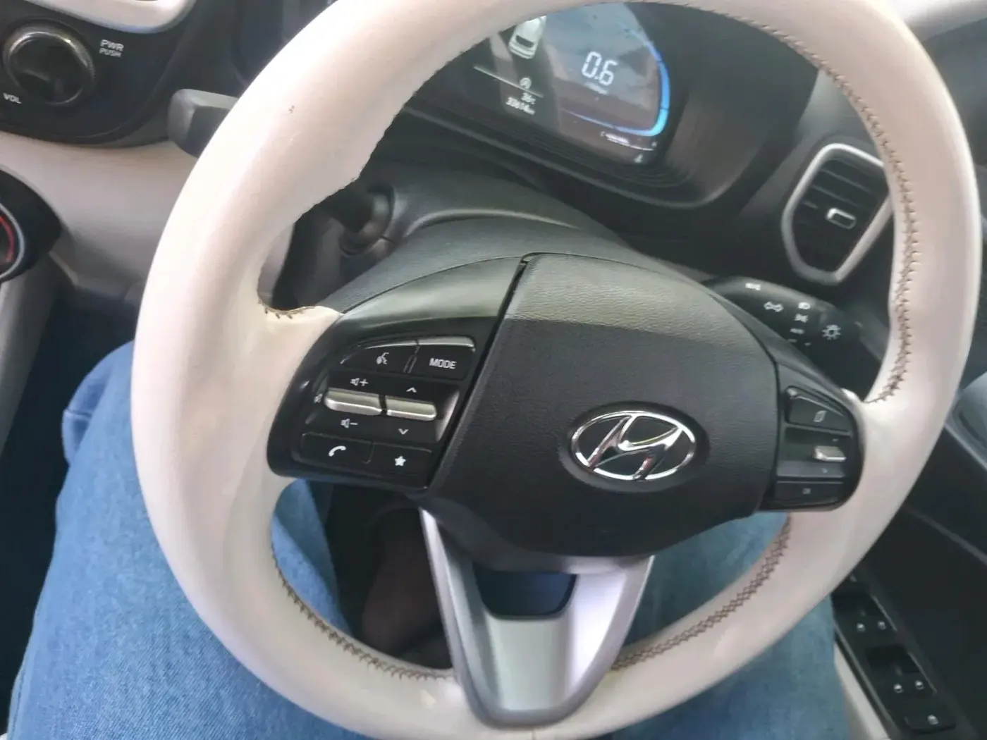 2024 Hyundai VENUE S(O) 1.2, Petrol, Manual, 33,614 km, interior