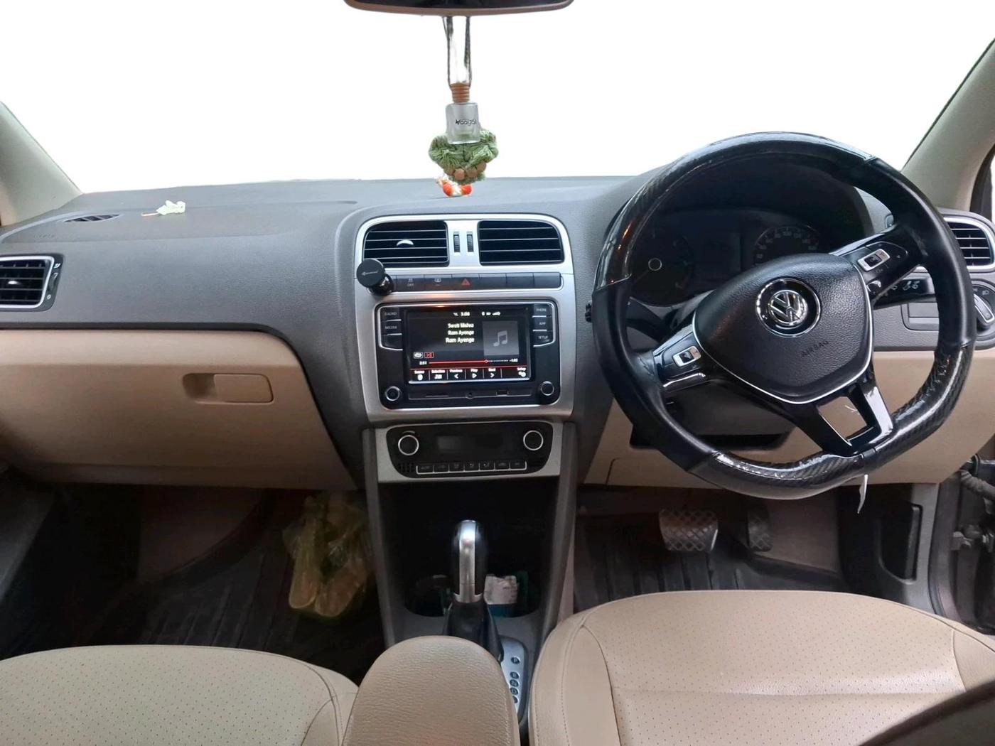 2017 Volkswagen Vento HIGHLINE PLUS 1.5 AT 16 ALLOY, Diesel, Automatic, 1,94,876 km, interior