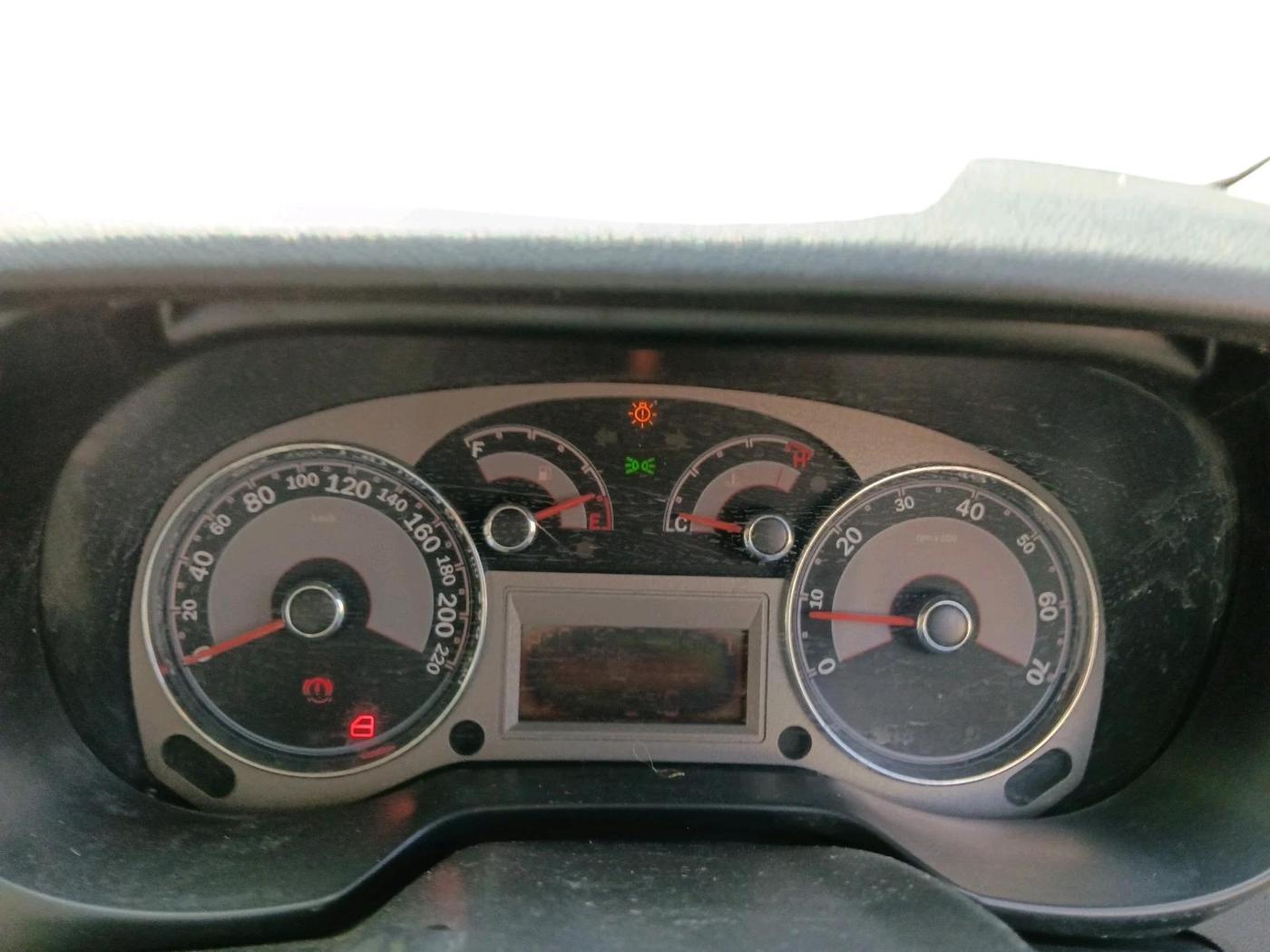 2011 Fiat Linea DYNAMIC 1.3, Diesel, Manual, 2,02,714 km, interior