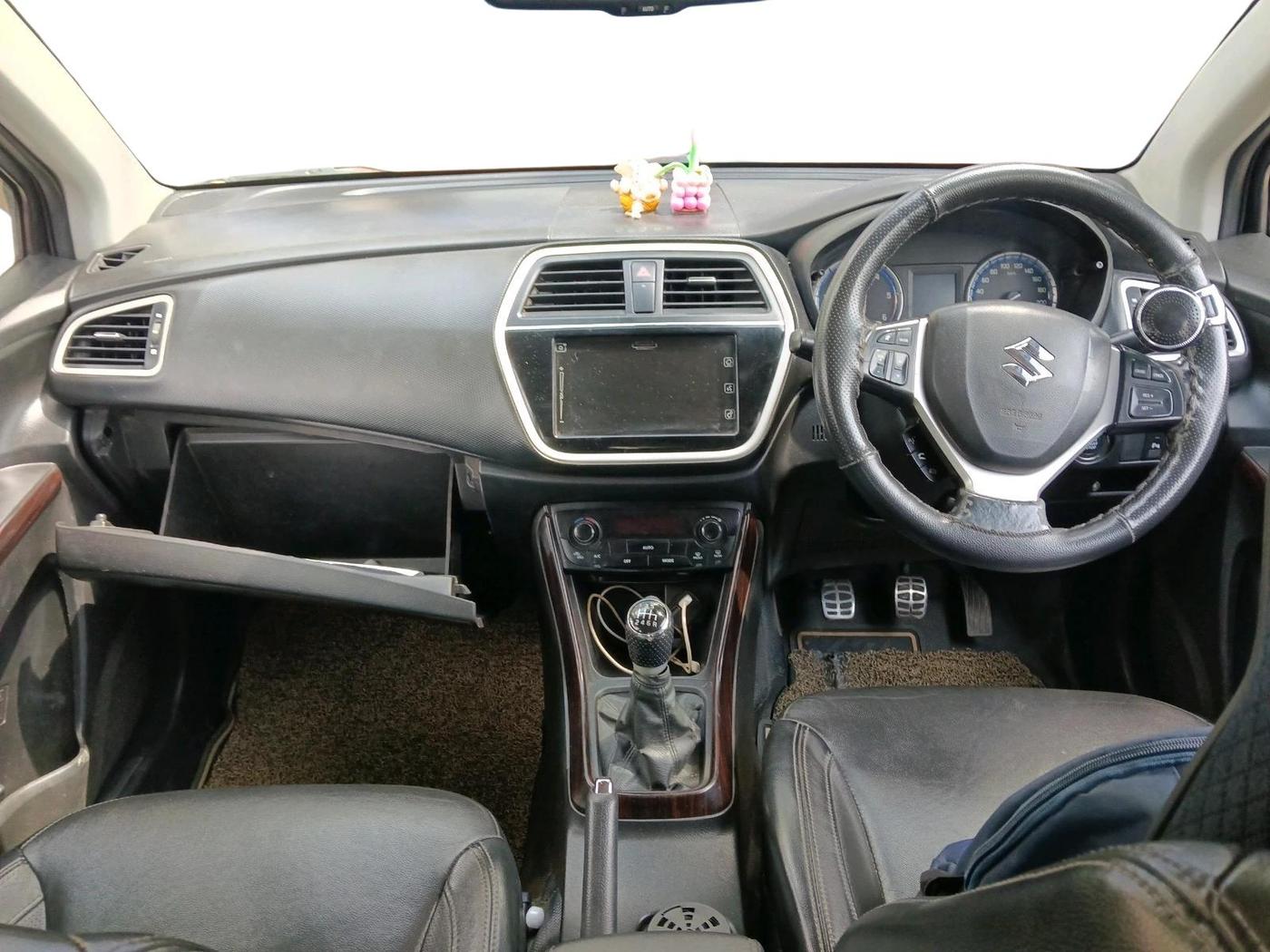 2016 Maruti S Cross ALPHA 1.6, Diesel, Manual, 1,09,245 km, interior