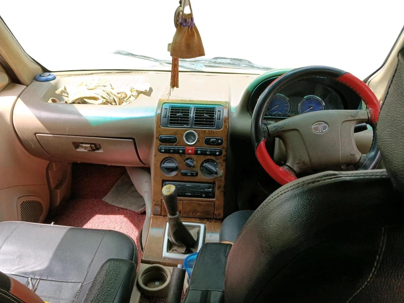 2012 Tata Safari 4X4 EX DICOR 2.2 VTT, Diesel, Manual, 1,13,290 km, interior