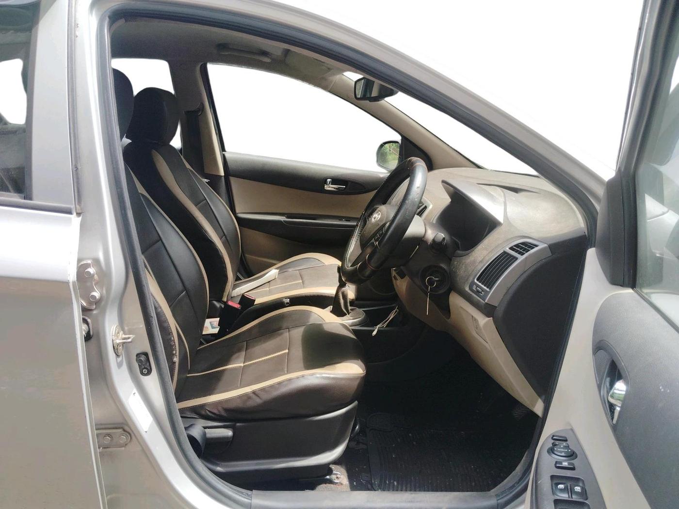 2012 Hyundai i20 SPORTZ 1.2, Petrol, Manual, 70,153 km, interior