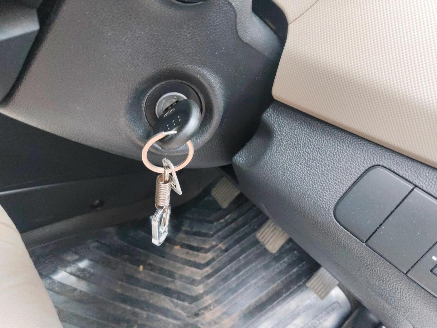 2016 Hyundai Xcent BASE 1.2, Petrol, Manual, 1,15,903 km, interior