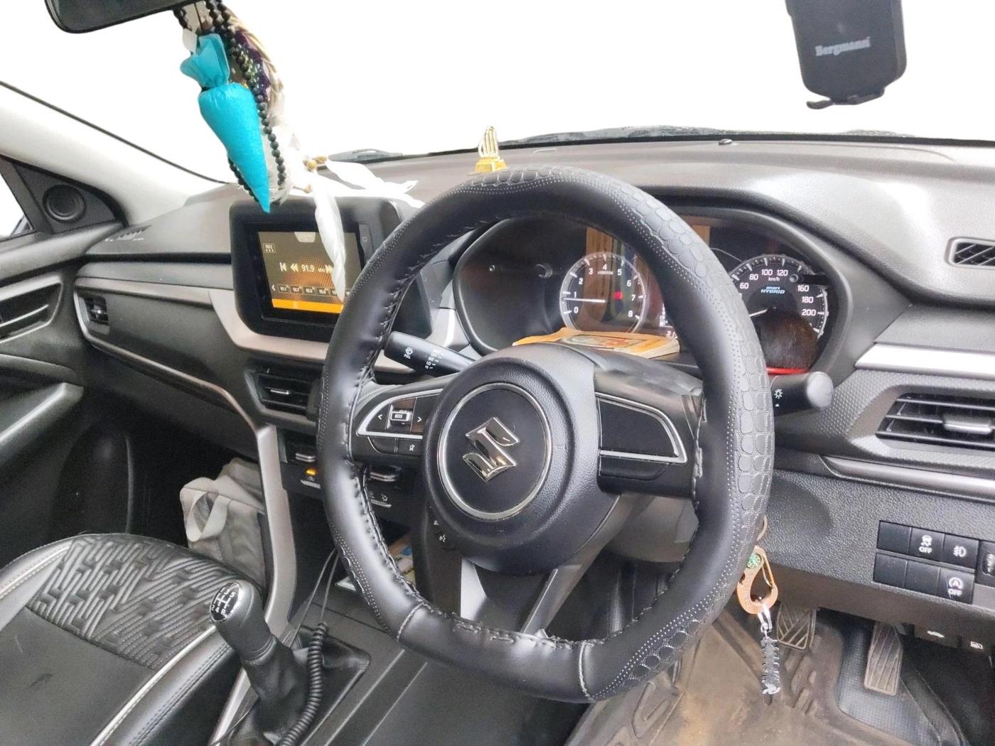 2023 Maruti BREZZA VXI SMART HYBRID, Petrol, Manual, 31,377 km, interior