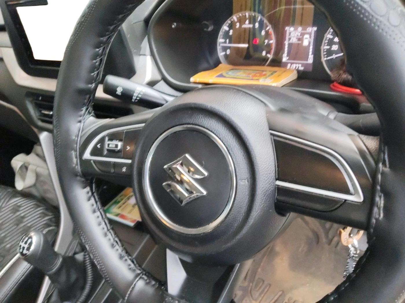 2023 Maruti BREZZA VXI SMART HYBRID, Petrol, Manual, 31,377 km, interior
