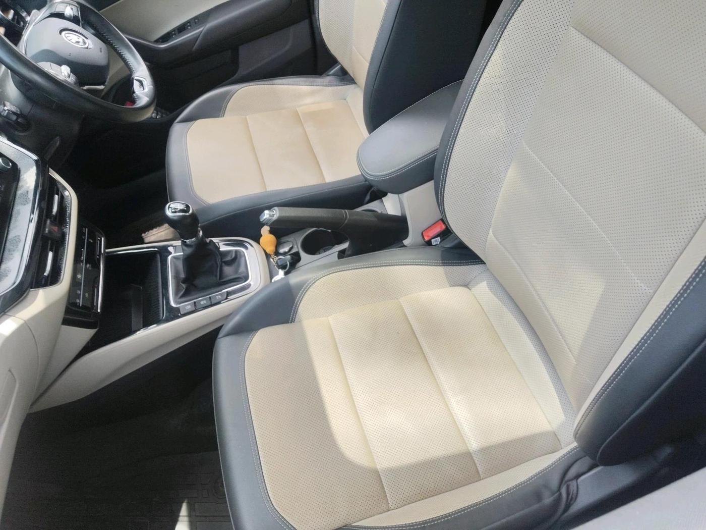 2022 Skoda SLAVIA STYLE 1.0L TSI MT, Petrol, Manual, 35,818 km, interior