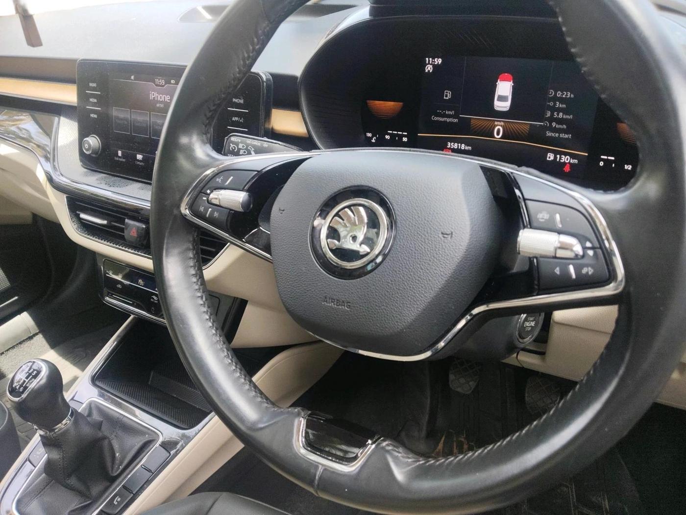 2022 Skoda SLAVIA STYLE 1.0L TSI MT, Petrol, Manual, 35,818 km, interior