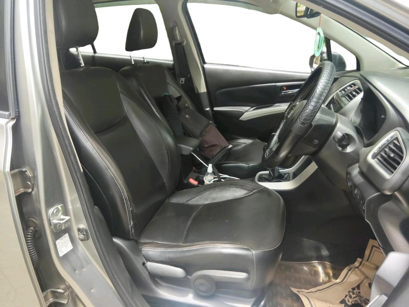 2016 Maruti S Cross ALPHA 1.3, Diesel, Manual, 1,55,186 km, interior