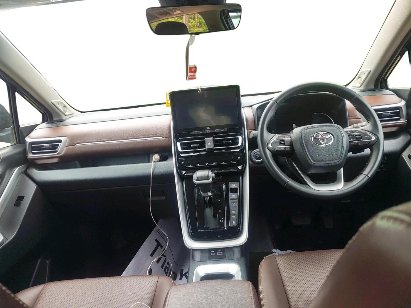 2024 Toyota INNOVA HYCROSS ZX HYBRID 7 STR, Hybrid, Automatic, 42,218 km, interior