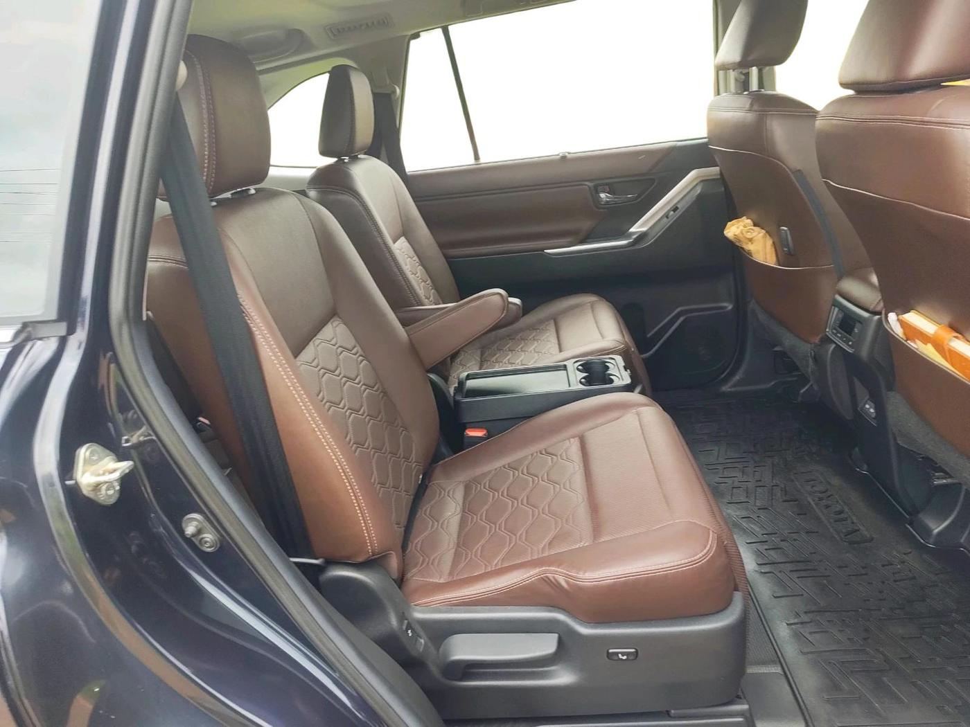 2024 Toyota INNOVA HYCROSS ZX HYBRID 7 STR, Hybrid, Automatic, 42,218 km, interior