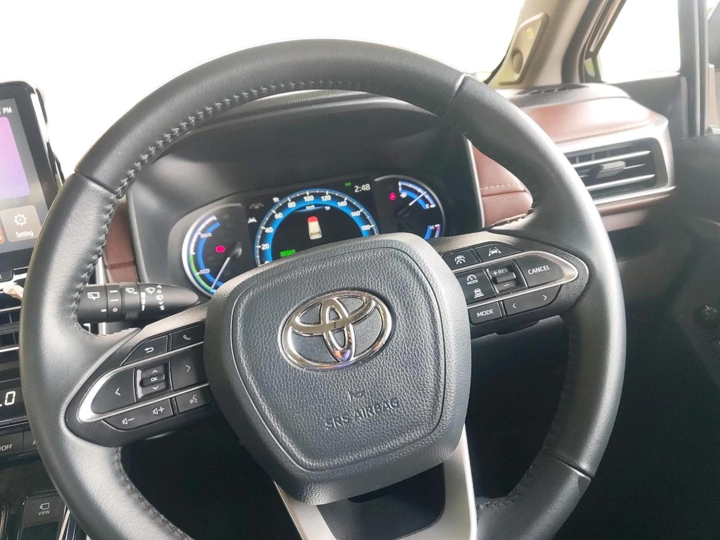 2024 Toyota INNOVA HYCROSS ZX HYBRID 7 STR, Hybrid, Automatic, 42,218 km, interior
