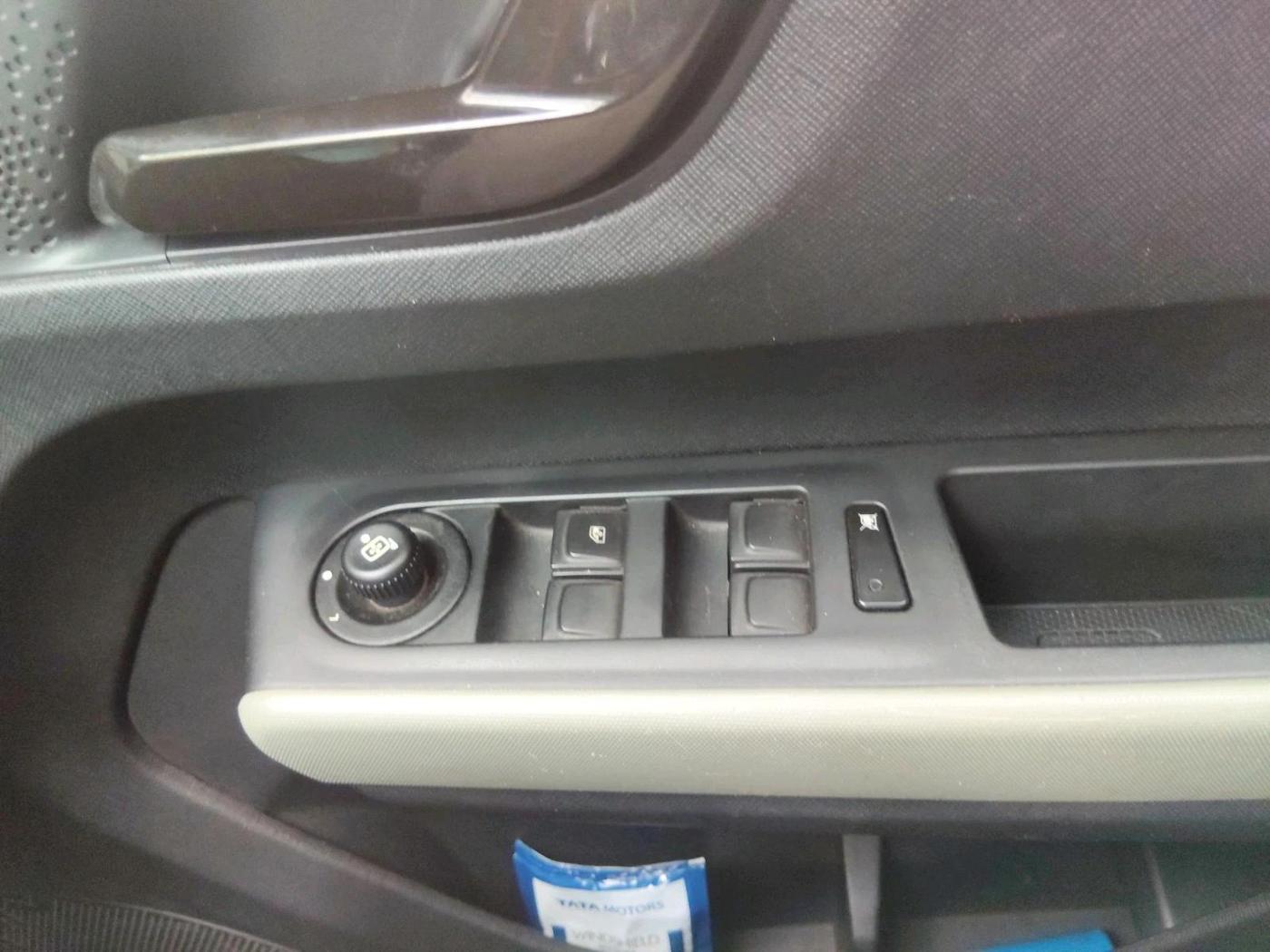 2022 Tata PUNCH ADVENTURE MT, Petrol, Manual, 40,166 km, interior