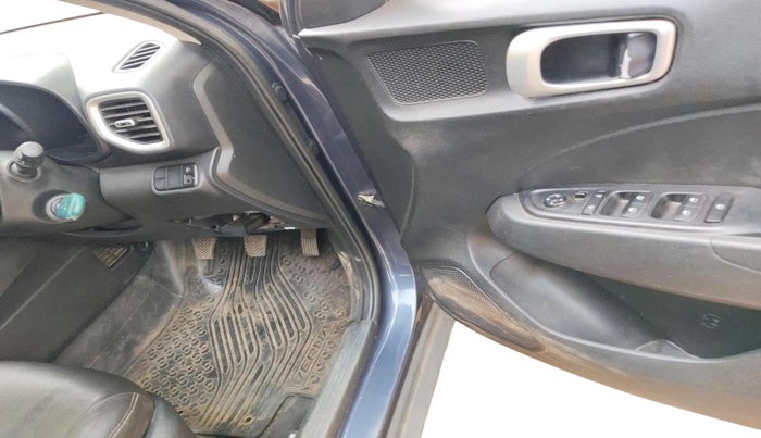 2020 Hyundai VENUE S 1.2, Petrol, Manual, 1,50,648 km, interior