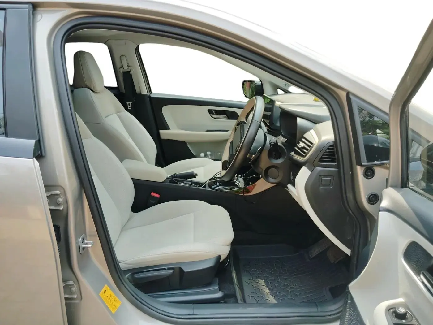 2025 Tata ALTROZ Accomplished Plus S Petrol 6DCT, Petrol, Automatic, 7,814 km, interior