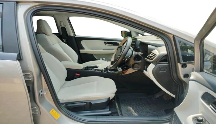 2025 Tata ALTROZ Accomplished Plus S Petrol 6DCT, Petrol, Automatic, 7,814 km, interior