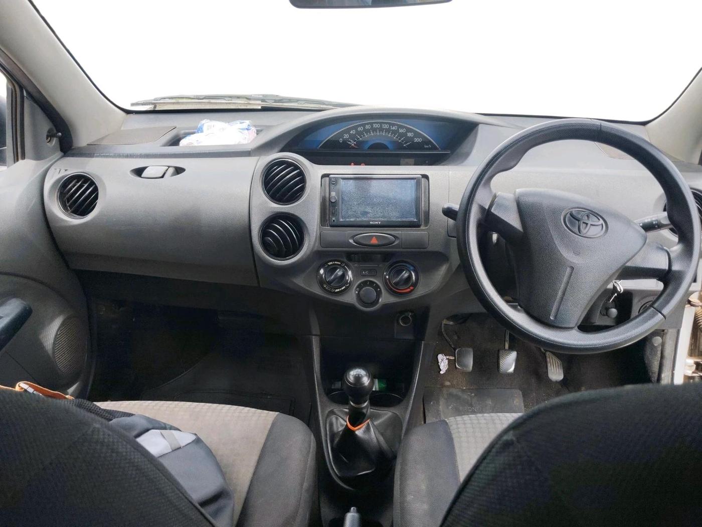 2013 Toyota Etios Liva G, Petrol, Manual, 3,10,355 km, interior