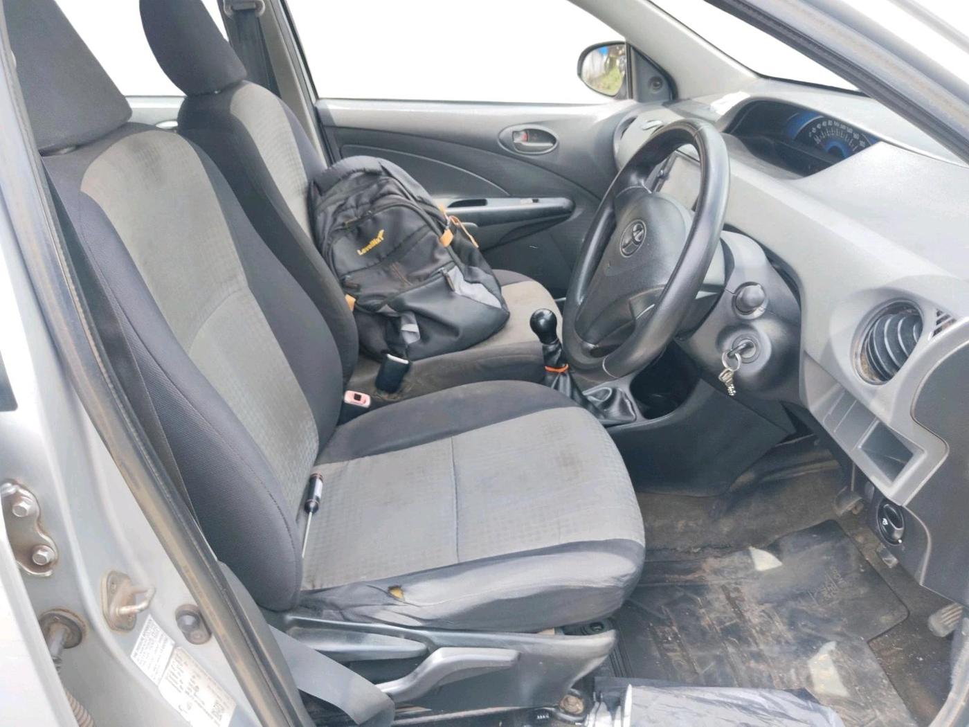 2013 Toyota Etios Liva G, Petrol, Manual, 3,10,355 km, interior