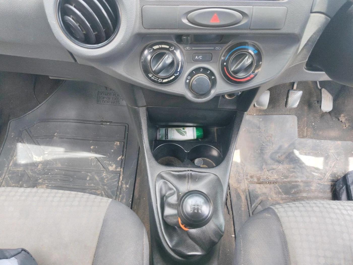 2013 Toyota Etios Liva G, Petrol, Manual, 3,10,355 km, interior