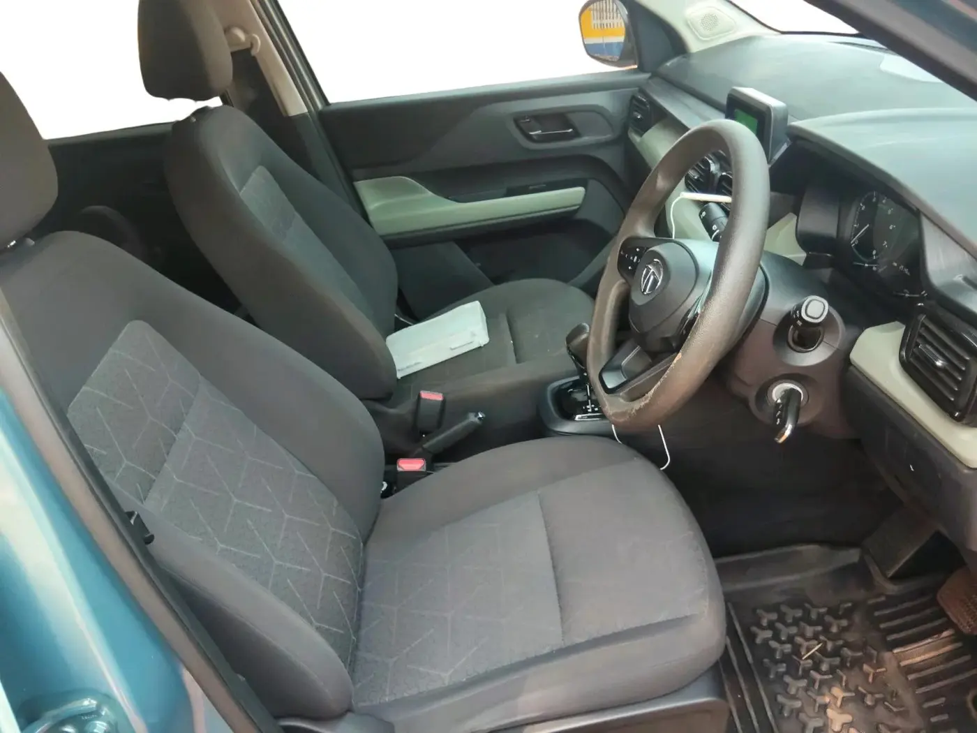 2022 Tata PUNCH ADVENTURE AMT, Petrol, Automatic, 25,146 km, interior