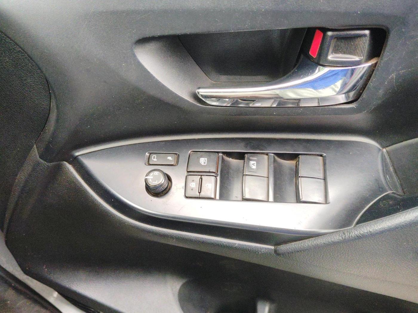 2022 Toyota Innova Crysta 2.7 GX 8 STR, Petrol, Manual, 77,061 km, interior