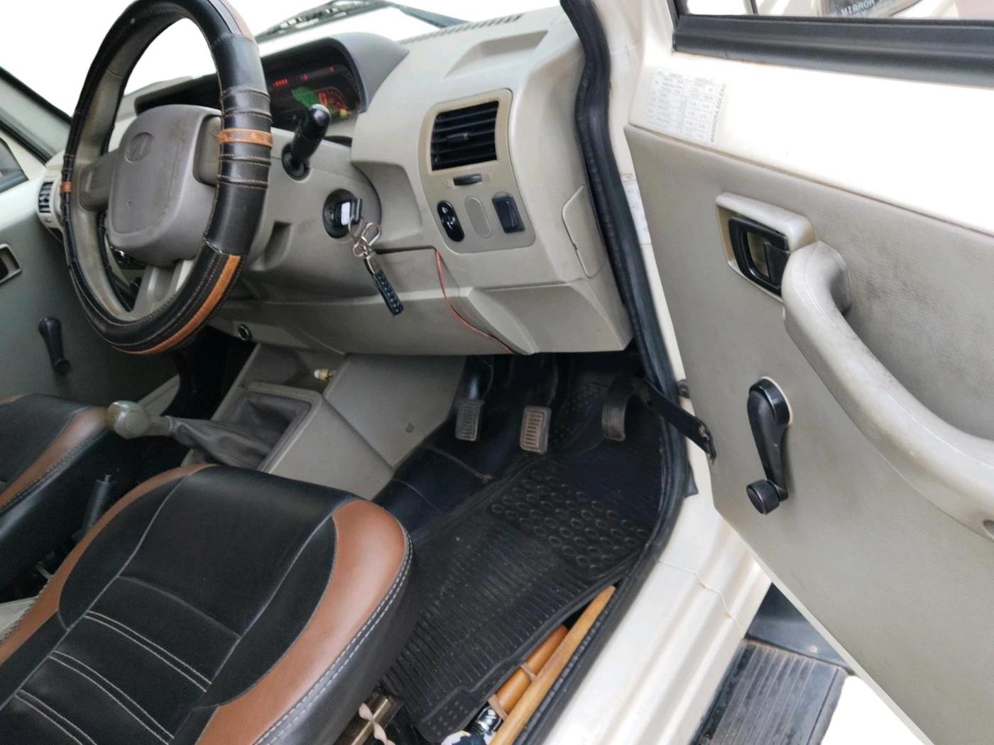 2016 Mahindra Bolero SLE BS IV, Diesel, Manual, 1,41,357 km, interior