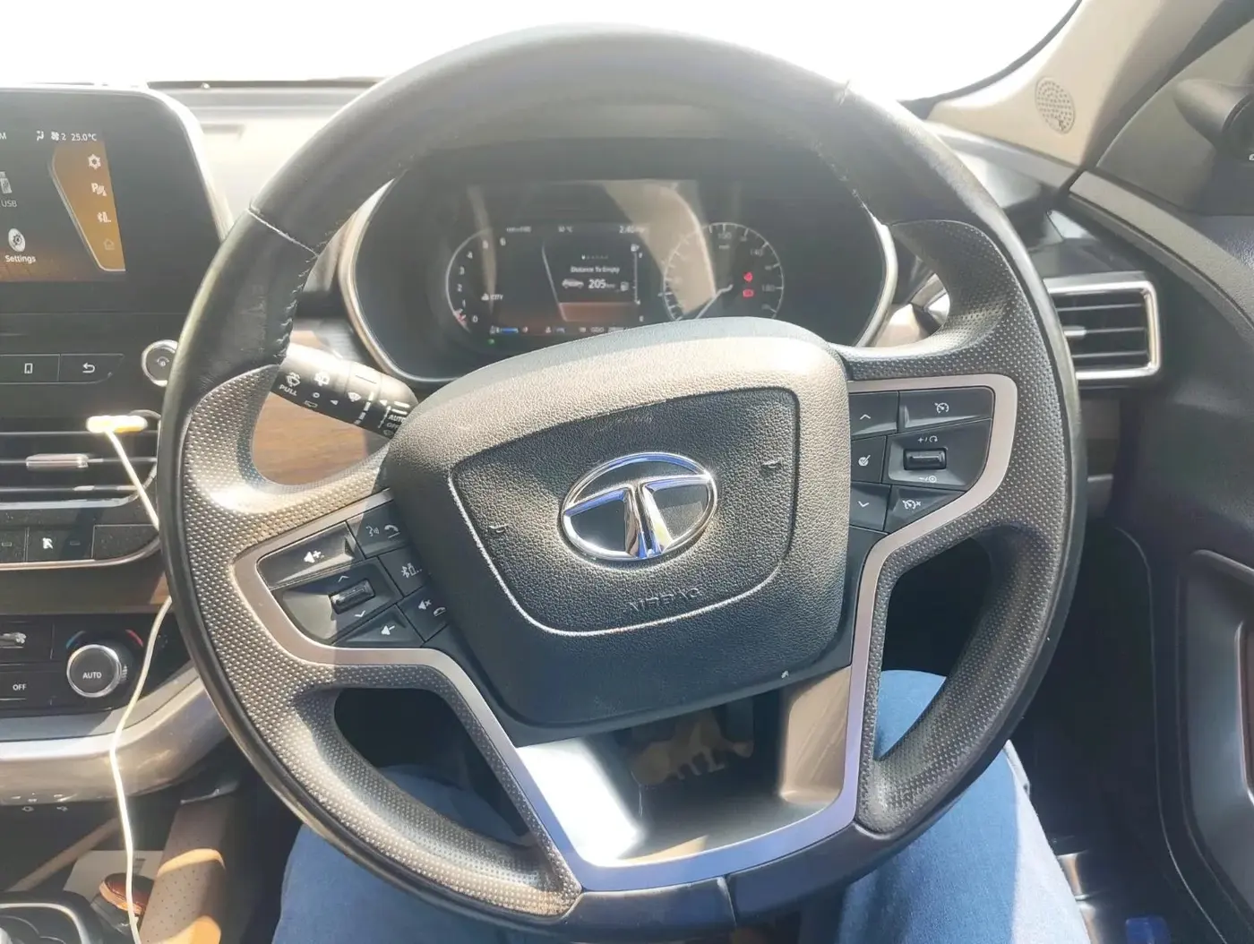 2022 Tata Harrier XZ 2.0L, Diesel, Manual, 28,661 km, interior
