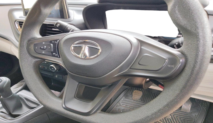 2022 Tata ALTROZ XM PLUS PETROL, Petrol, Manual, 20,303 km, interior