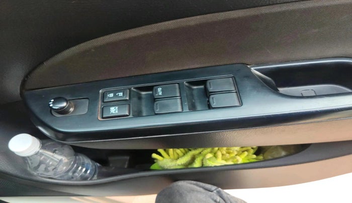 2014 Maruti Swift ZXI, Petrol, Manual, 88,015 km, interior