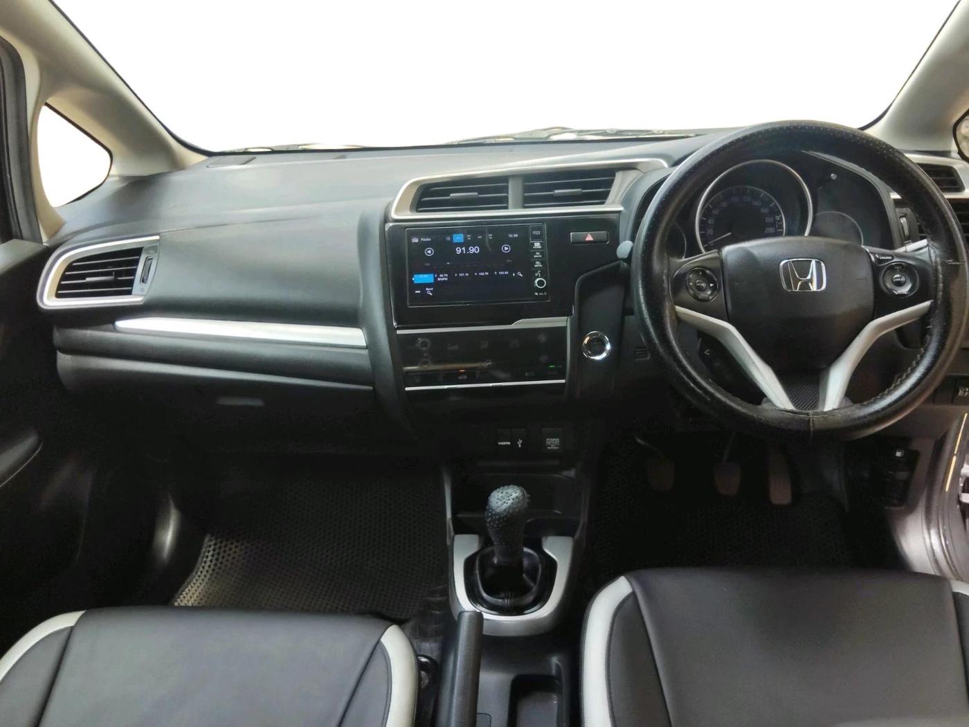 2018 Honda WR-V 1.5L I-DTEC VX MT, Diesel, Manual, 1,07,755 km, interior