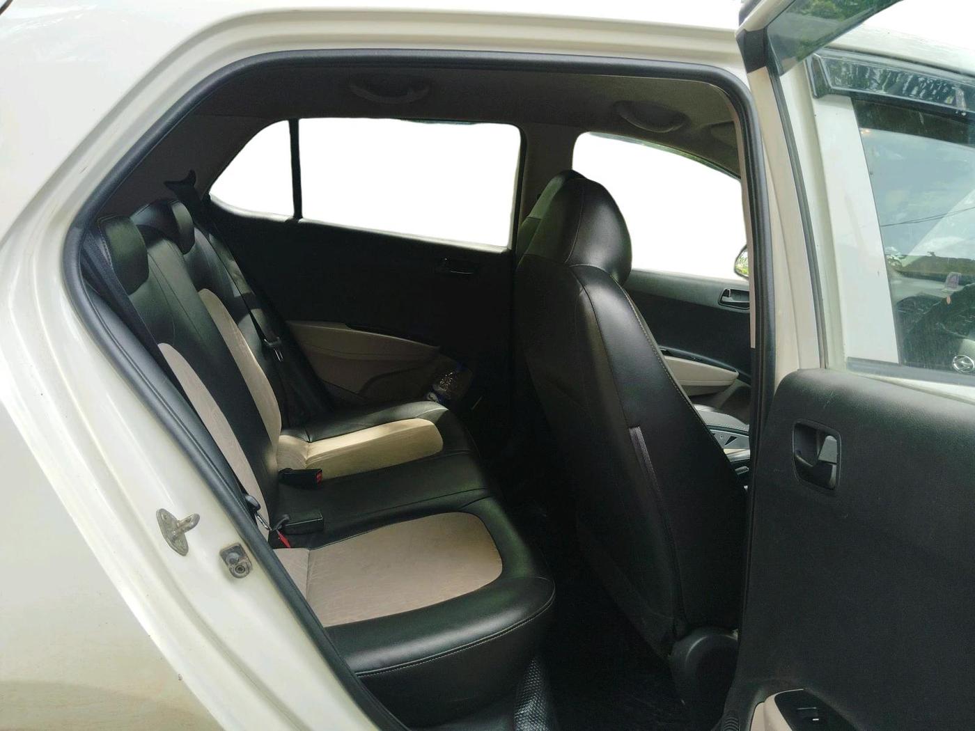 2015 Hyundai Grand i10 MAGNA 1.2 KAPPA VTVT, Petrol, Manual, 1,22,046 km, interior