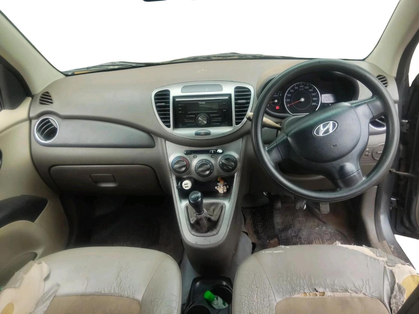 2011 Hyundai i10 MAGNA 1.2, Petrol, Manual, 1,98,634 km, interior