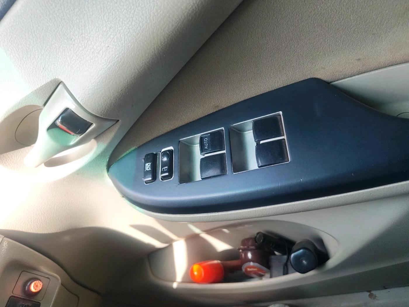 2011 Toyota Corolla Altis J PETROL, Petrol, Manual, 87,385 km, interior