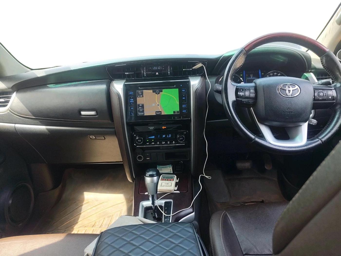 2019 Toyota Fortuner 2.8 4X2 AT, Diesel, Automatic, 1,25,044 km, interior