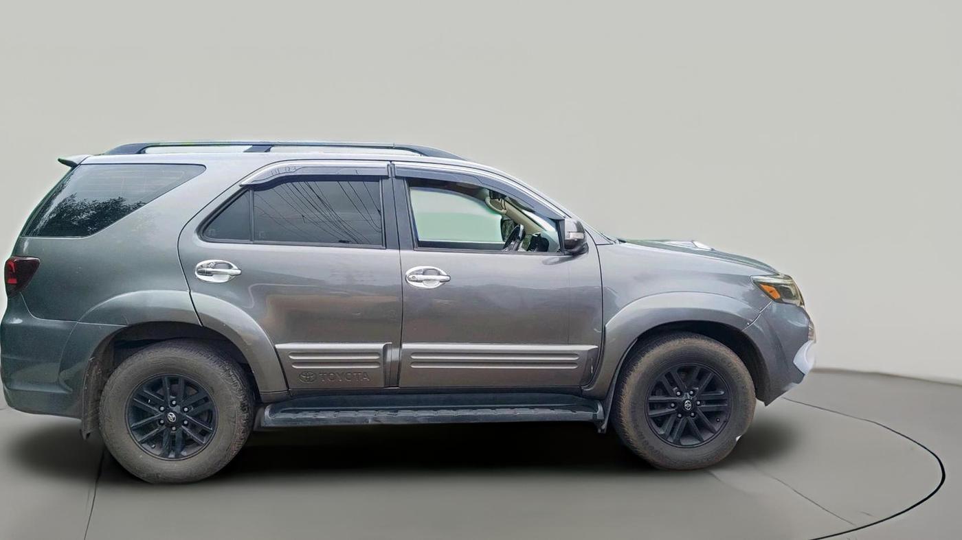 2012 Toyota Fortuner 3.0 4X2 AT, Diesel, Automatic, 1,96,000 km, exterior