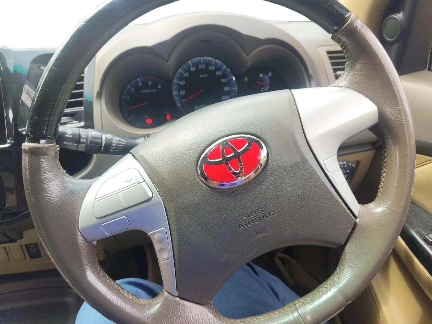 2012 Toyota Fortuner 3.0 4X2 AT, Diesel, Automatic, 1,96,000 km, interior