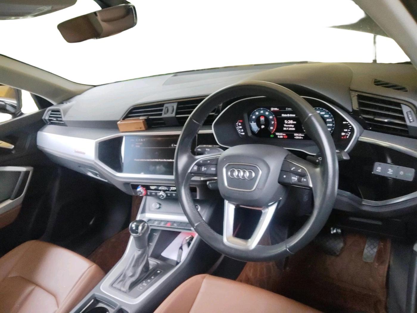 2024 Audi Q3 PREMIUM PLUS 40 TFSI, Petrol, Automatic, 19,642 km, interior