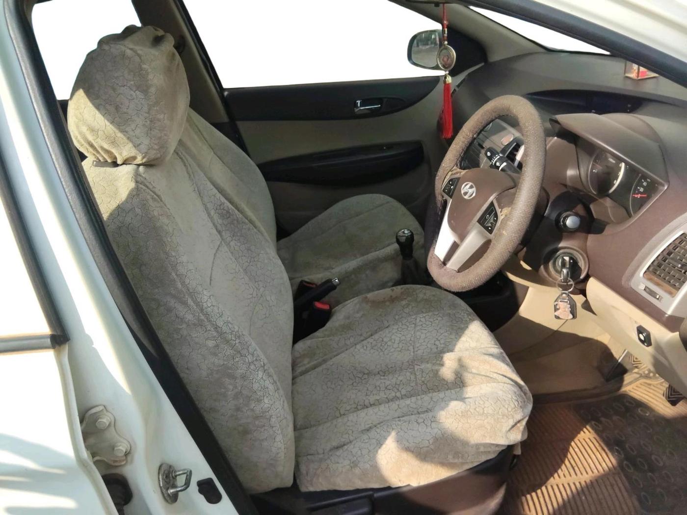 2011 Hyundai i20 SPORTZ 1.2, CNG, Manual, 88,679 km, interior