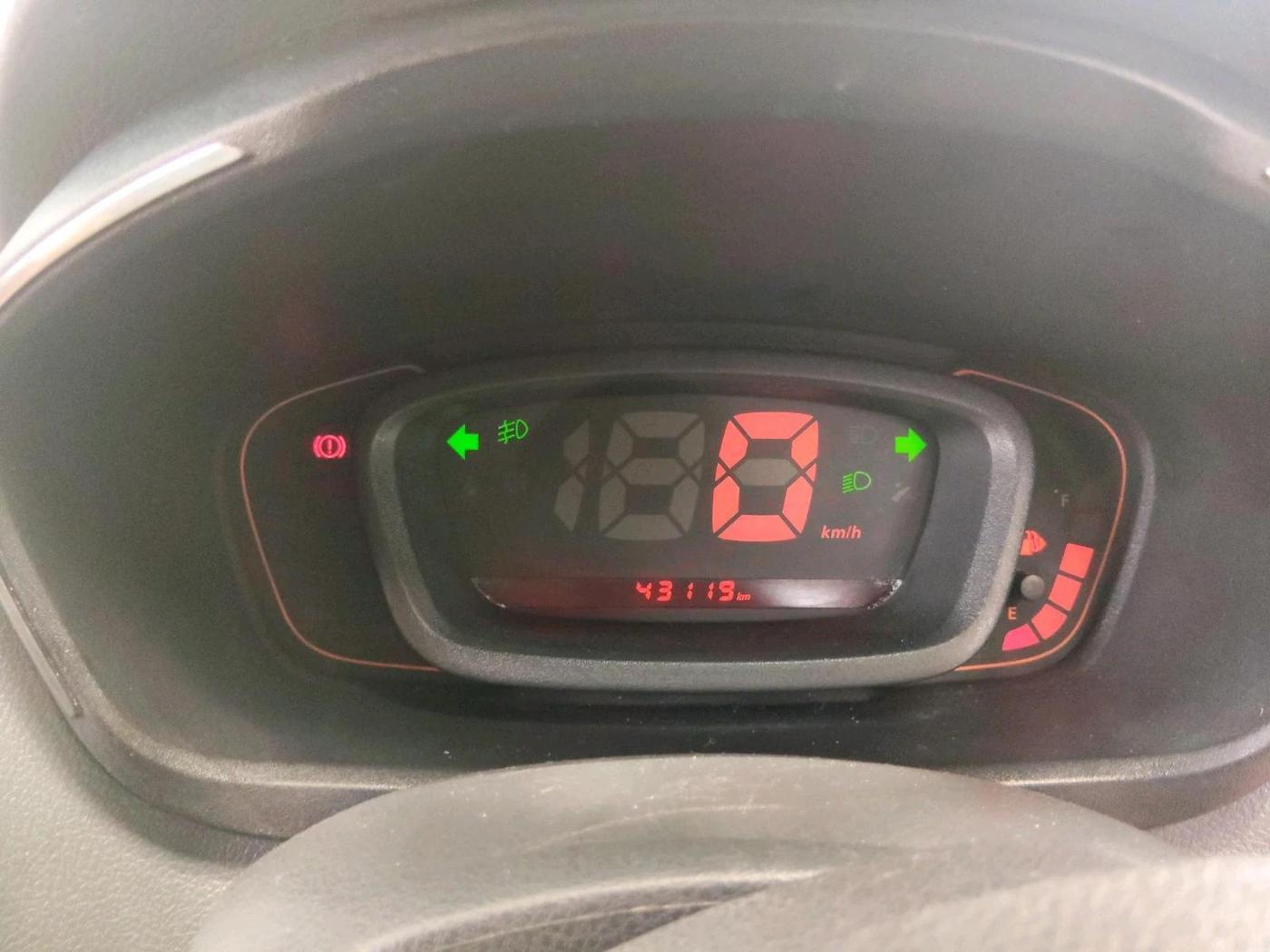 2016 Renault Kwid RXT 0.8, Petrol, Manual, 43,119 km, interior